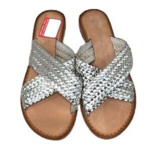 NWT Chinese Laundry Woven Leather Silver Flat Sandal - Size 6